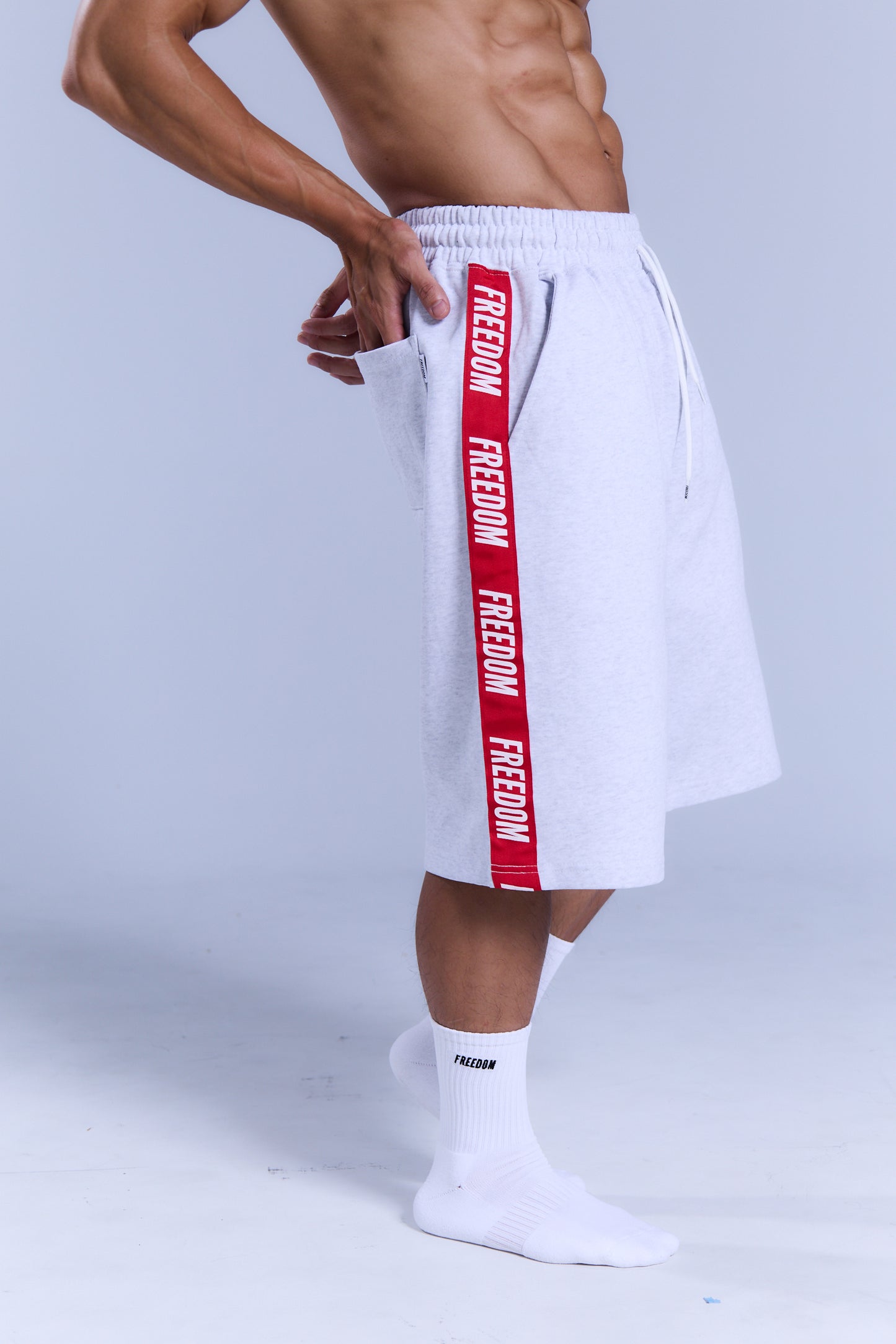 FREEDOM TAPE LOGO 純棉七分短褲｜白色紅邊